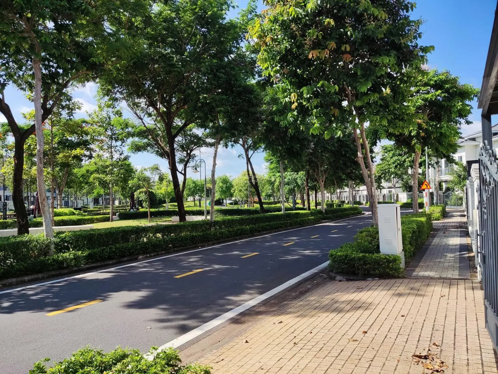 Giá bán nhanh dinh thự 18x30 zone 4 từ 32 tỷ full thuế phí. LH 0901 088 ***