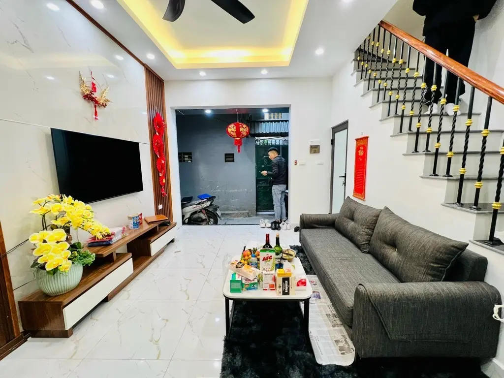 ​Bán nhà đẹp gần phố Thanh Nhàn – 28m² x 4 tầng – Giá 5.95 tỷ – Ngõ thông, sát công viên, kinh doanh