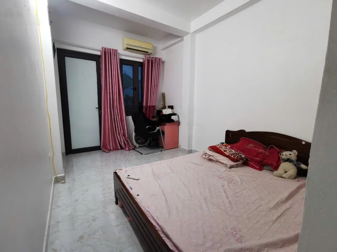 Cần bán nhà gấp gần Vinhomes Thăng Long, cách oto tránh 10m, 46m2, 3 tỷ 45