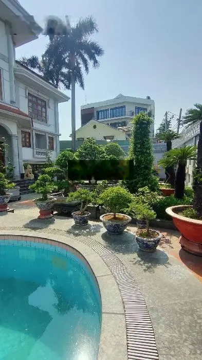 Biệt thự sân vườn, siêu đẹp, nội thất xịn xò, tiện nghi số sách, 983,8m2, chỉ 90 tỷ