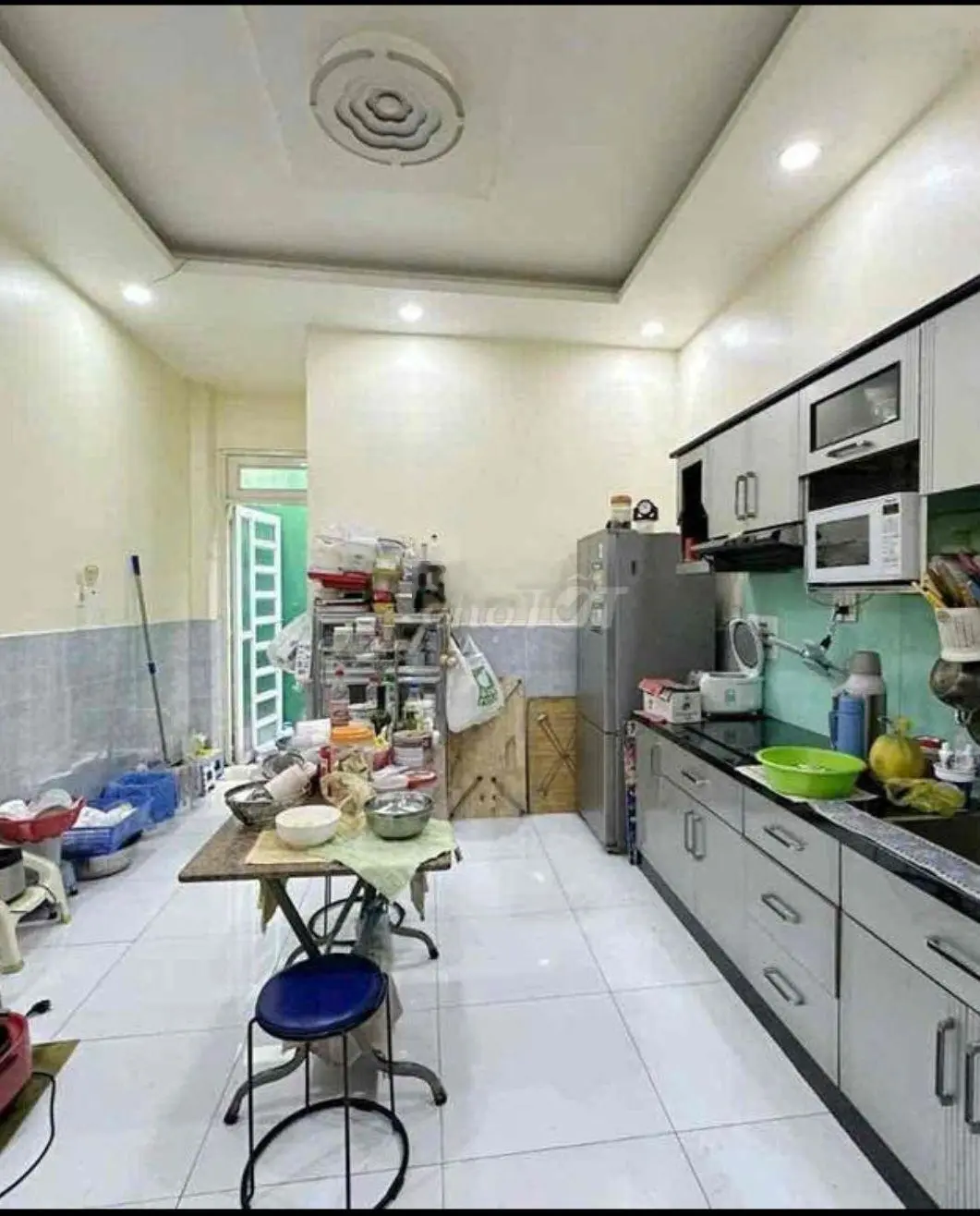 Nhà mặt tiền 4 tầng 4m x 17m khu vực kinh doanh sầm uất, đường Nguyễn Thị Tần Q8