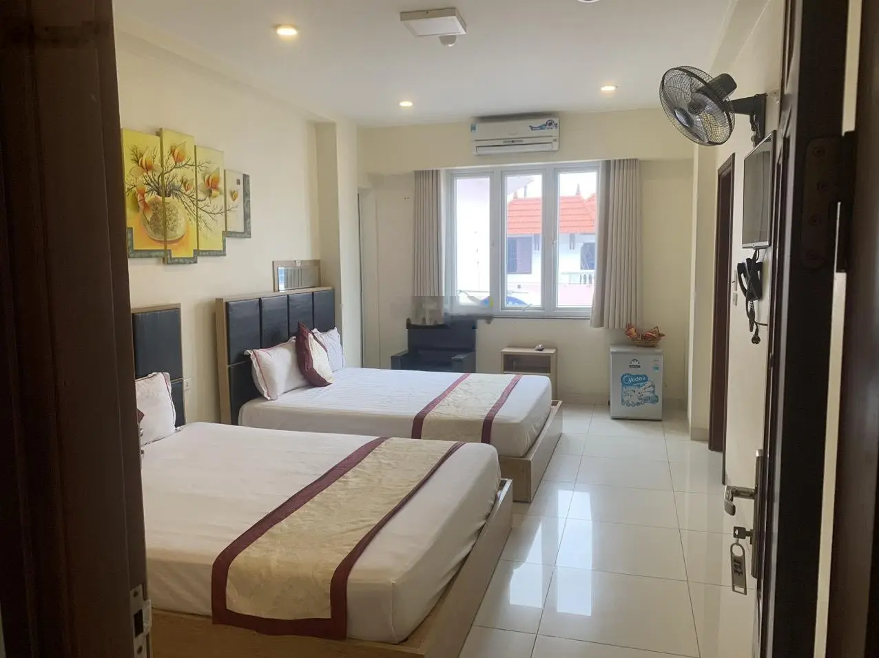 Bán khách sạn 16 Tôn Đức Thắng, P. Đông Thành - TP Ninh Binh - đang vận hành tốt