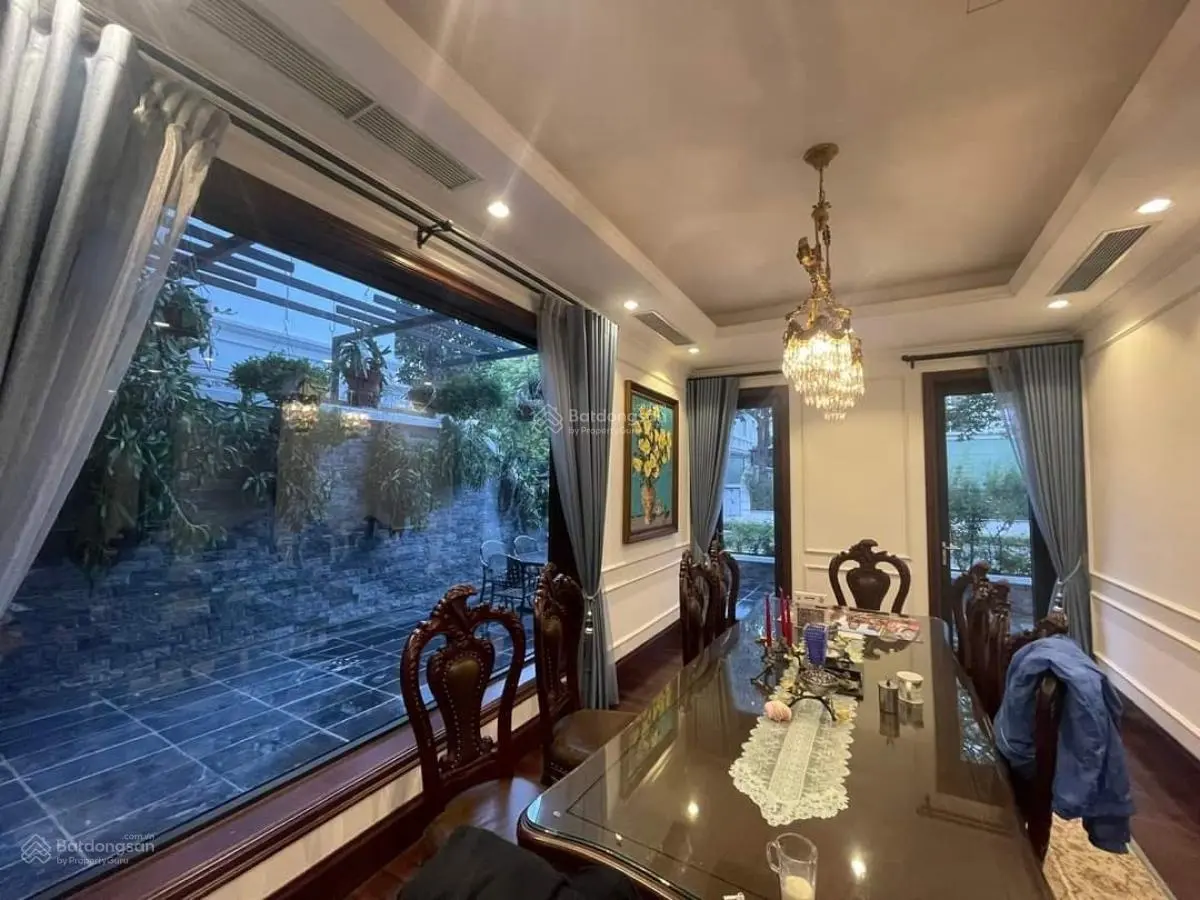 View Hồ Tây, biệt thự đẹp nhất mặt phố Âu Cơ, vỉa hè rộng, kinh doanh, đoạn đã hạ đê, quận Tây Hồ