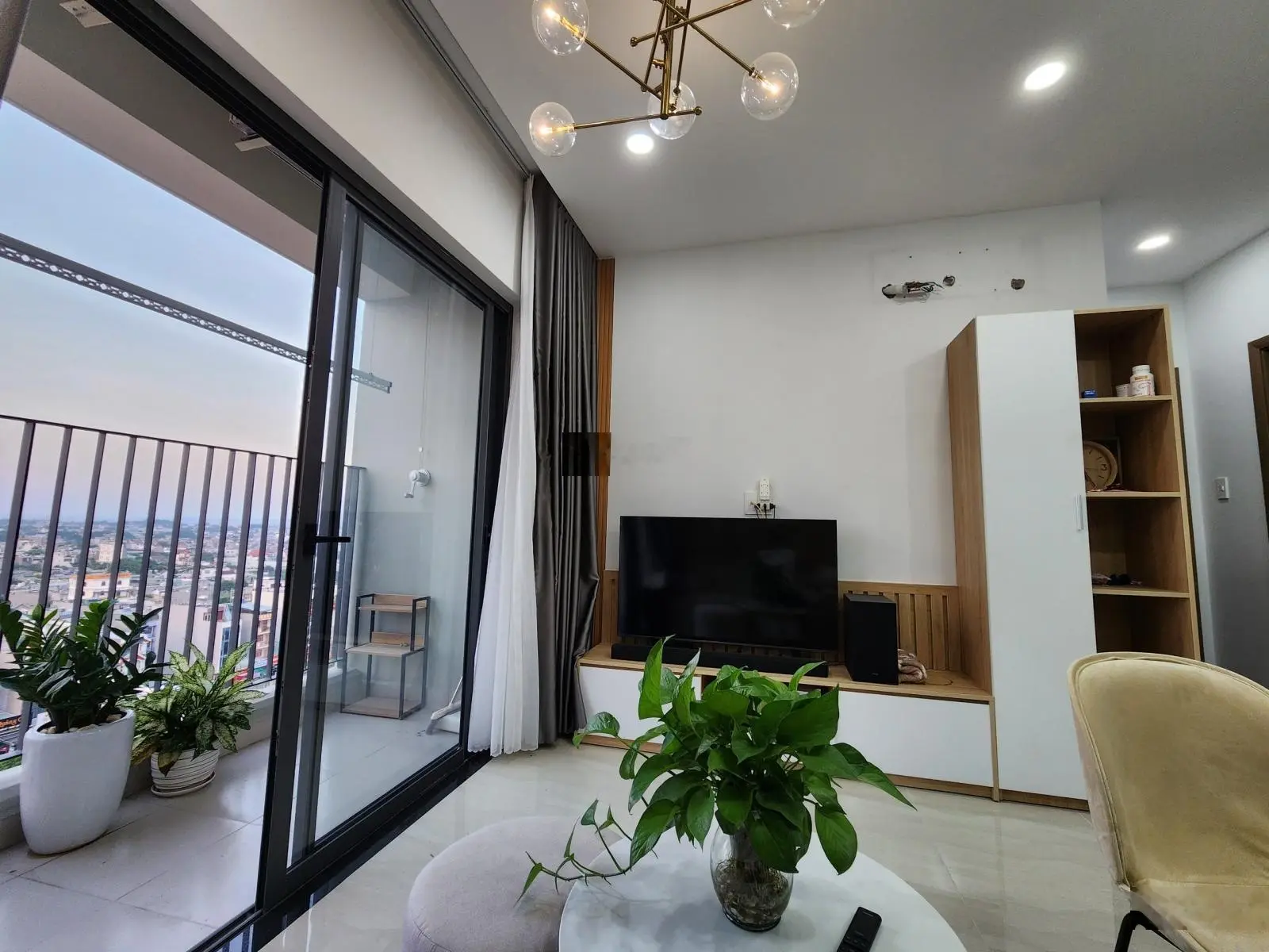 Chuyển nhà về quê bán gấp căn hộ 3PN 2WC giá 1,9 tỷ - Bcons Garden trả trước 400tr, full nội thất
