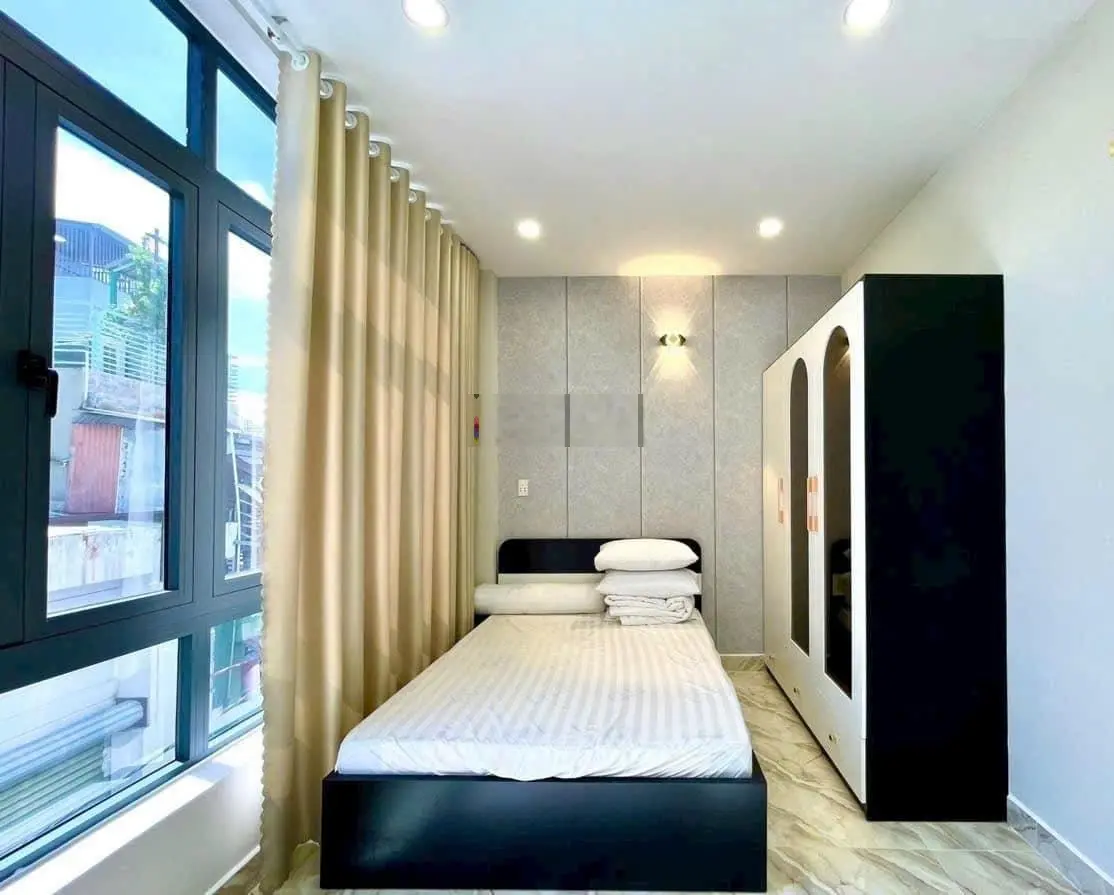 Bán gấp căn nhà mt huỳnh tấn phát, quận 7, giá 6 tỷ 7,dt 70m2, sổ sẵn.