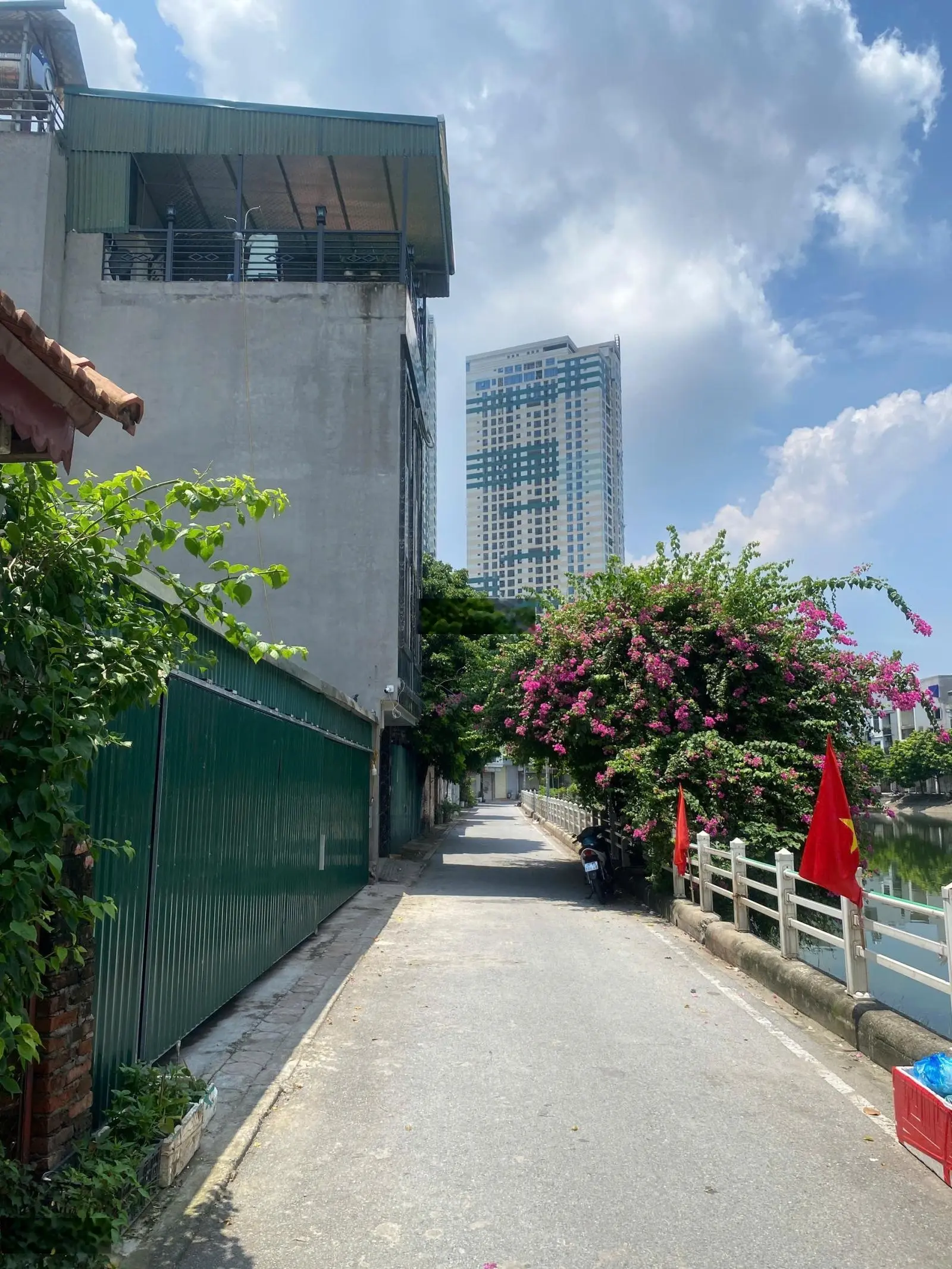 Bán 62m2 đấT Hồ Tai Trâu Ngọc Lâm, mặt tiền rộng 12m, kinh doanh, ô tô chạy vòng quanh