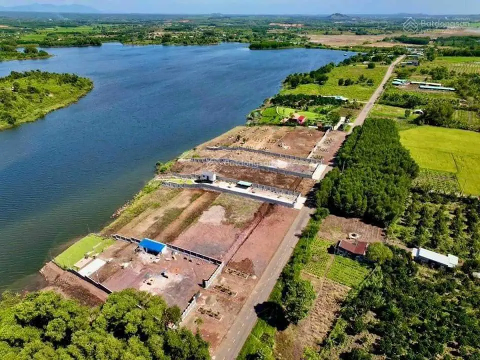 View hồ đối diện Hồ Lồ Ô - Long Tân - Đất Đỏ - BRVT giá chỉ 1tỷ550/ 350m2 (10x35m) 100m2 thổ cư