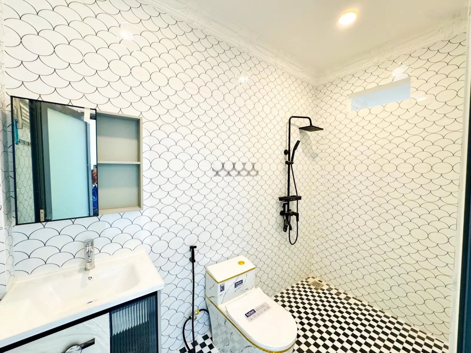 Bán nhà sổ riêng 96m2 hoàn công 4 tầng nội thất cơ bản - Lê Văn Lương Nhà Bè