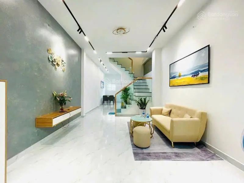 Bán liền nhà MT Lê Quang Định giá rẻ hơn nhà hẻm vào ở liền SHR công chứng liền. DT: 40m2