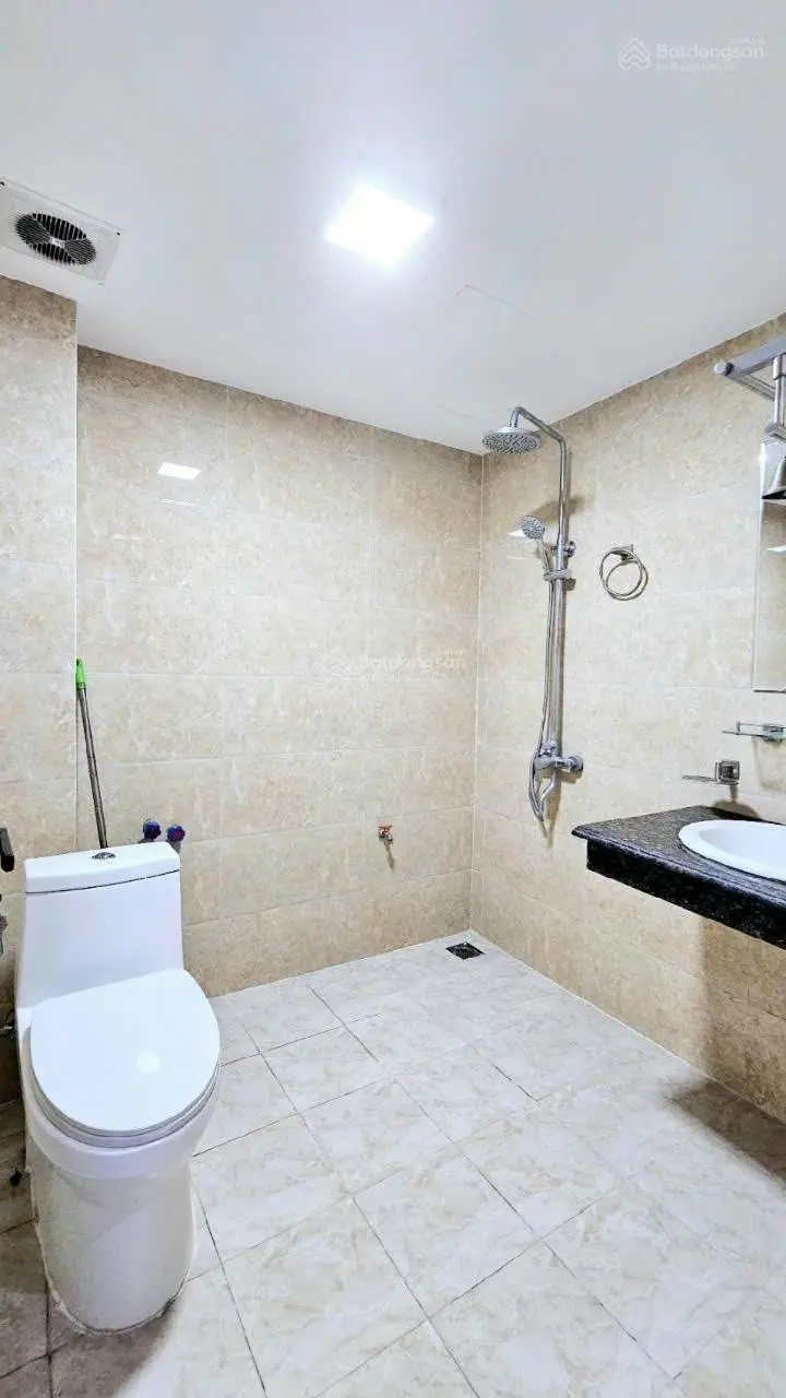 Nhà đẹp cạnh kđt việt hưng long biên, gần phố, giá hời