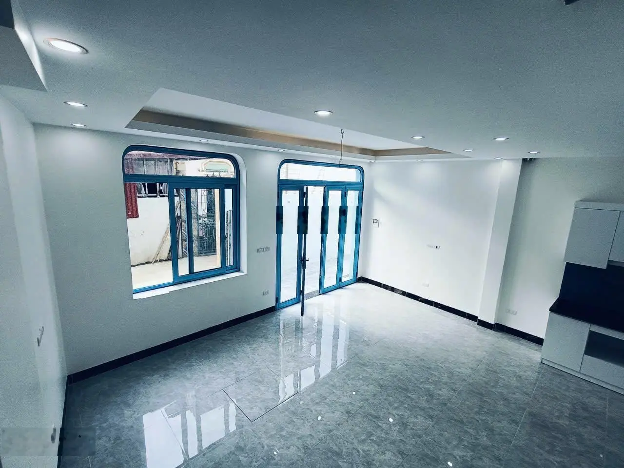 Bán căn 3tầng*45m2. Vị trí + thiết kế đẹp ngõ rộng, có sân riêng. Ô tô lùi tận cửa. Gần cầu Tân Phú