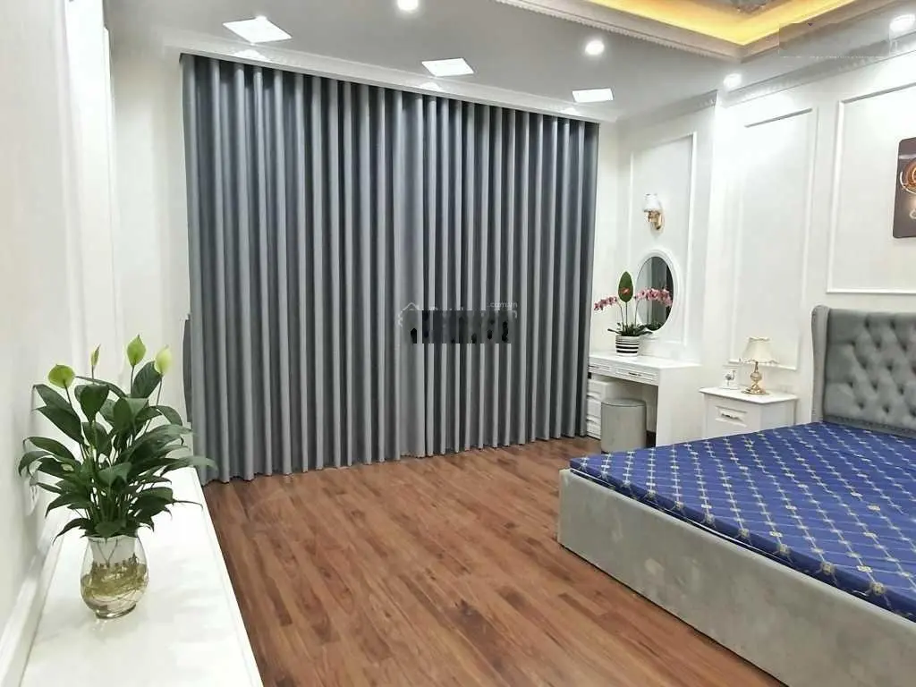 Bán nhà DT 40m2 x 5 tầng thang máy, ô tô đỗ cửa, ngõ thông kinh doanh