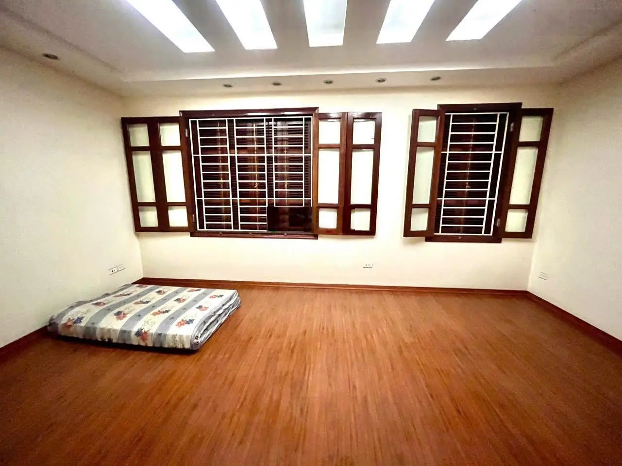Cần bán biệt thự 90m2 chỉ 31 tỷ tại tam trinh, hoàng mai, oto tránh, vỉa hè 2 bên, kd, mặt tiền 6m