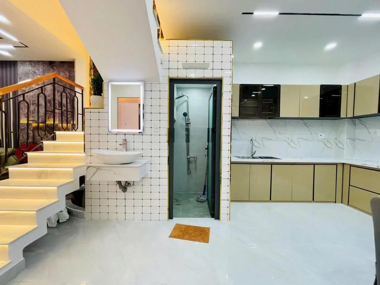 Cần tiền bán gấp nhà 1 trệt 1 lầu ngay đường 22 tháng 12 gần cổng khu Vsip 1 sổ hồng riêng