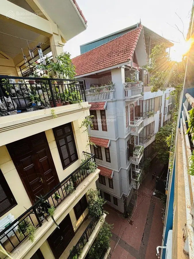 Bán nhà phân lô Hoàng Hoa Thám, Ba Đình - 45m2 x 5T - gara ô tô, dân trí cao - hơn 16 tỷ