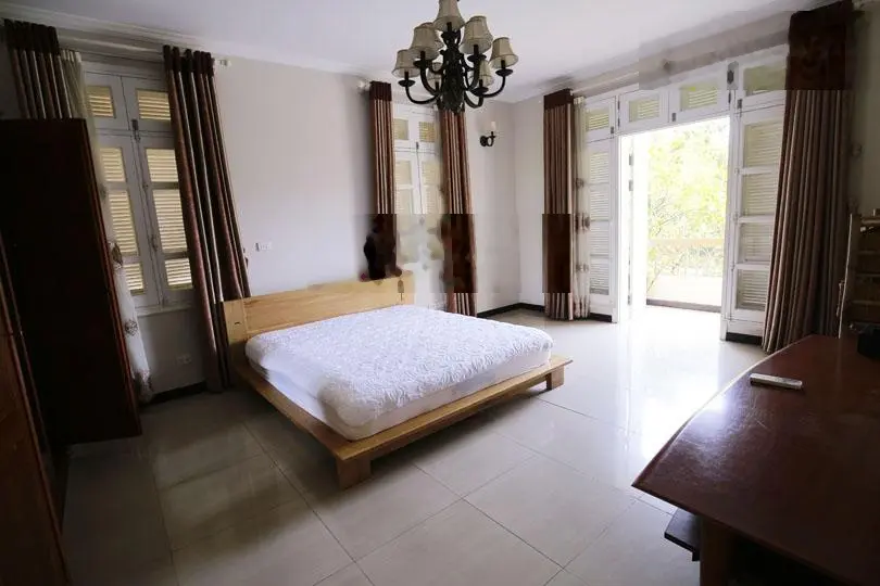 Bán biệt thự Ciputra, 230m2, mặt đường đôi, hướng Tây Nam.