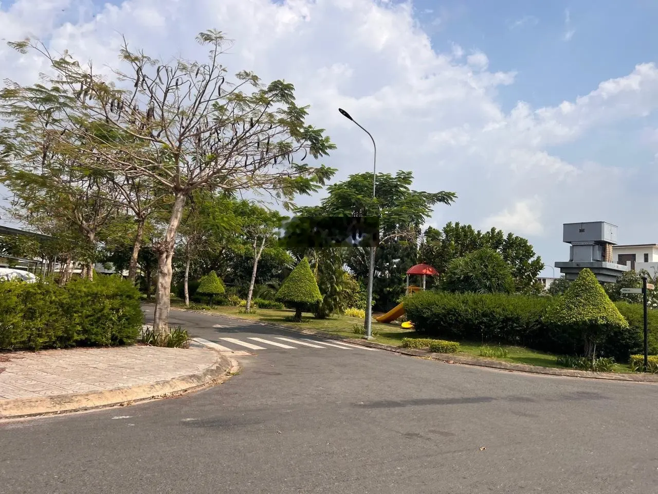 Bán nhà phố Trần Anh Riverside , hoàn thiện nội thất cơ bản . 1.9 tỷ sổ hồng hoàn công 0933710233