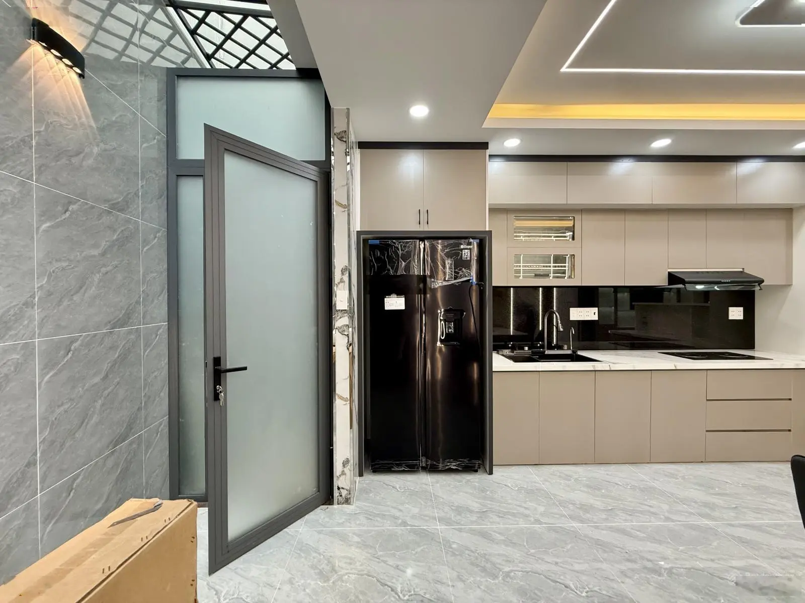 Nhà đường thông Trường Chinh, Sát chợ Lạc Quang, DT:4x16M, Lửng, 3 Lầu, 4PN, Gara ô tô, 7,85 tỷ