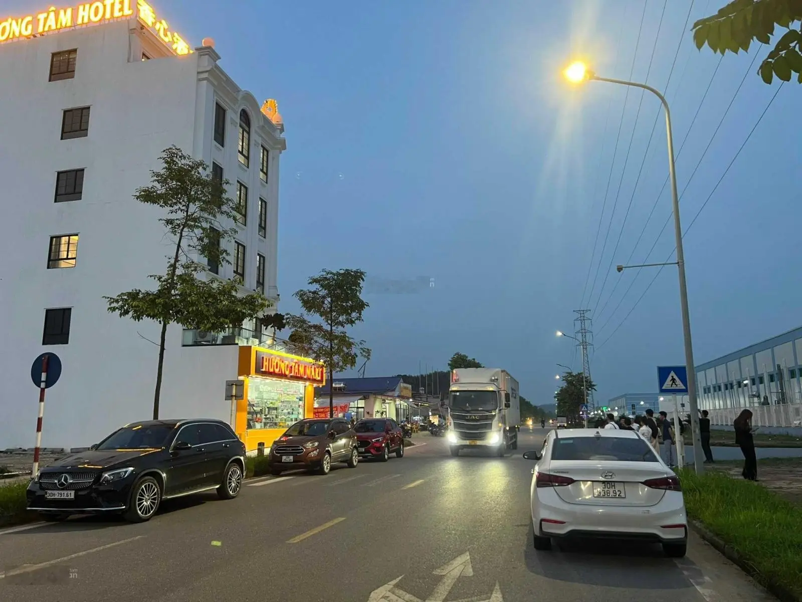 Đối diện cổng KCN Yên Bình đất đấu giá sẵn sổ chỉ 2,3tỷ, giá cạnh tranh nhất thị trường