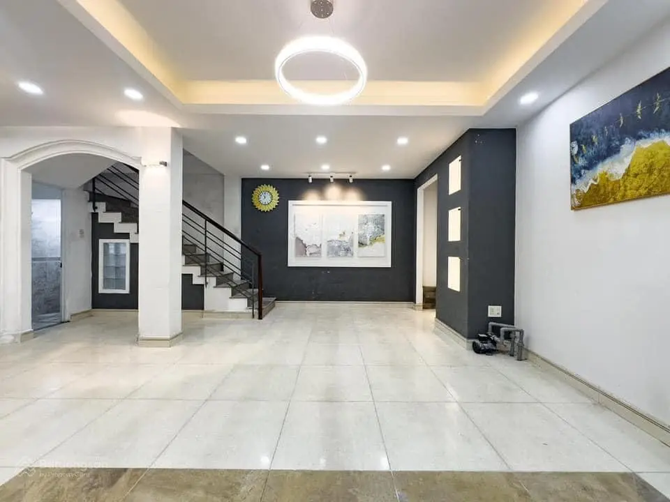 Bán nhà 3 lầu ngang 7,4m hiếm có - HXH sát mặt tiền Điện Biên Phủ - gần ĐH Hồng Bàng