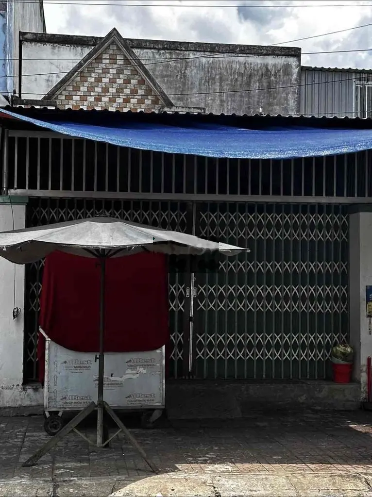 Nhà Mặt Tiền