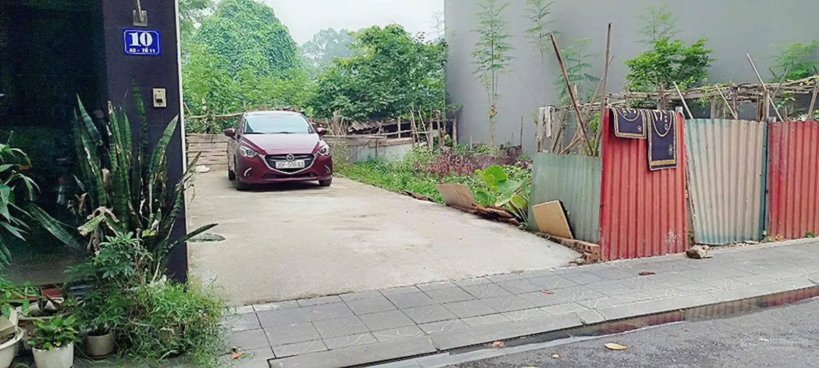 3 tỷ đất đẹp mặt tiền 5m ô tô đỗ dài ngày trước đất