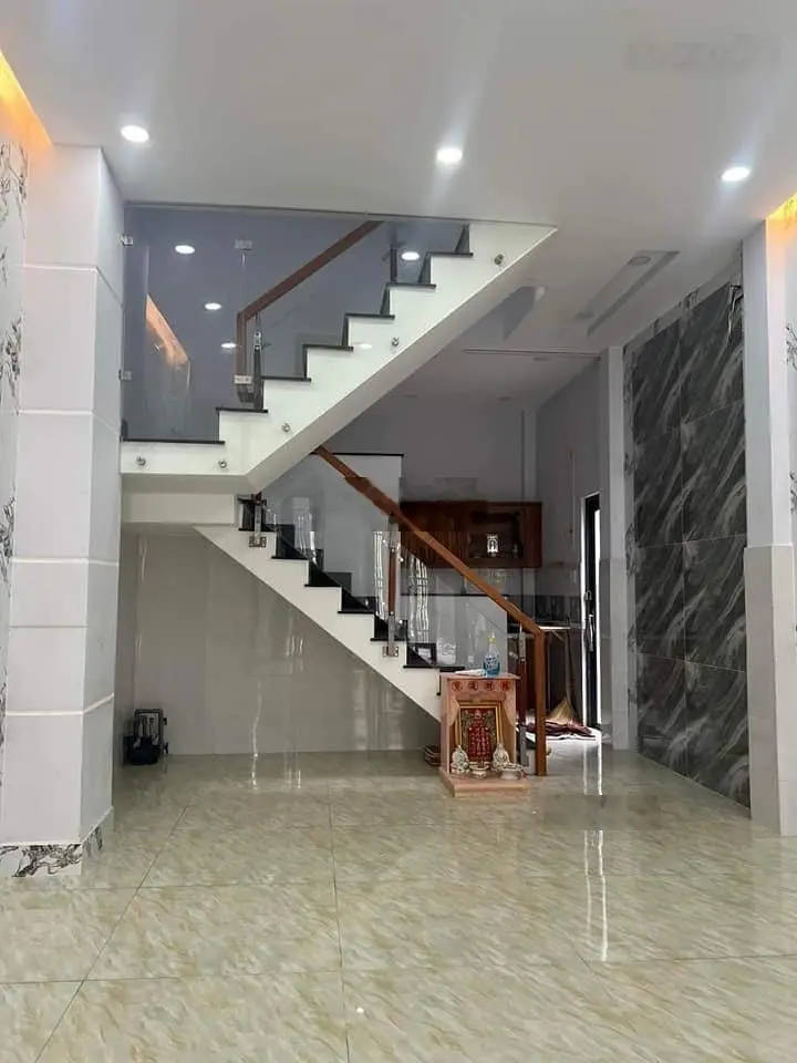 Nhà mới sửa lại 1T2L bán gấp đường Hồ Bá Kiện 48,7m2 gần chợ sỉ thuốc, sổ sẵn