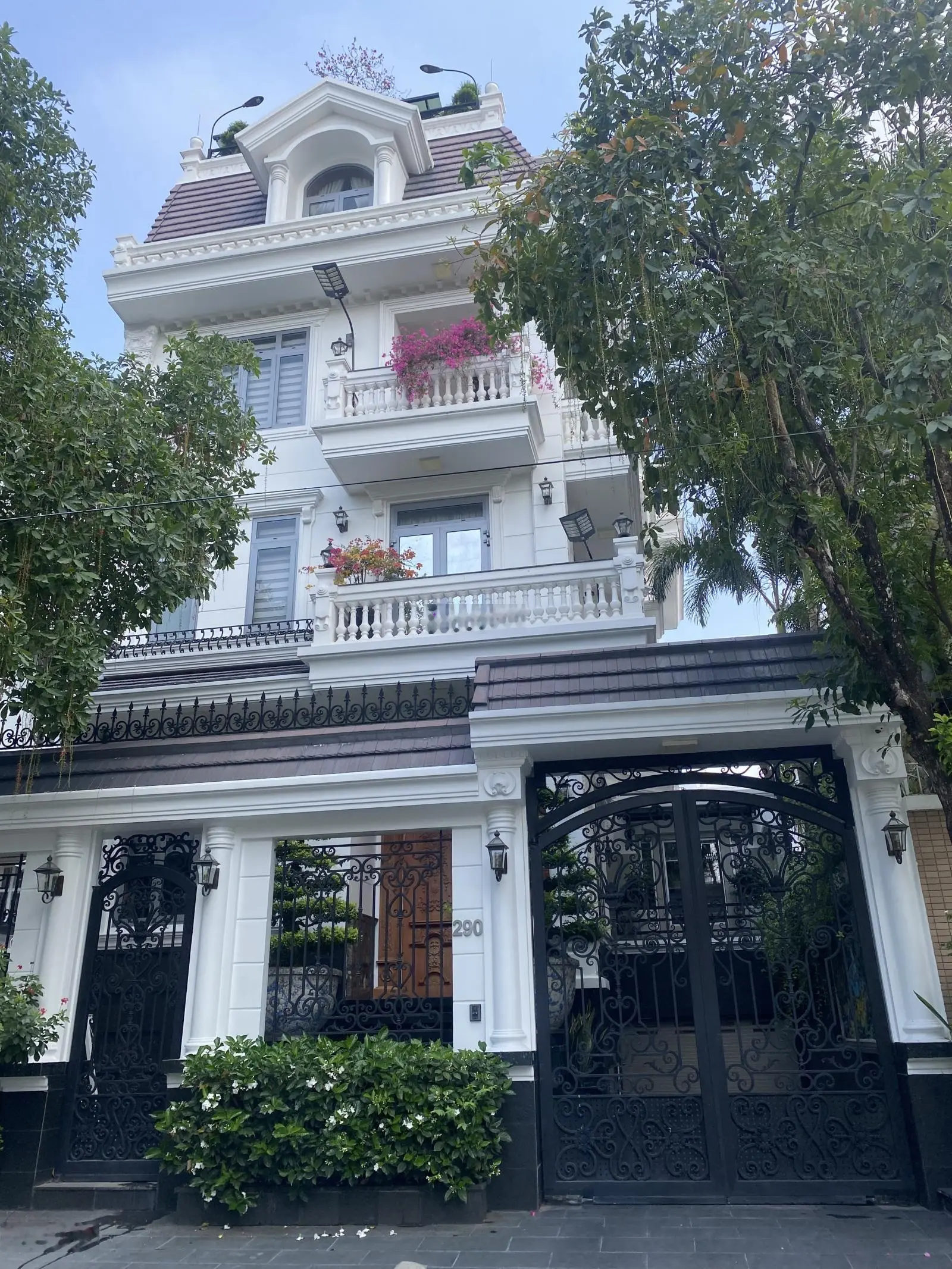 Biệt thự ngay Đảo Kim Cương P. Thạnh Mỹ Lợi Q2 DT 15 x 18m hầm 4 tầng diện tích công nhận 270m2