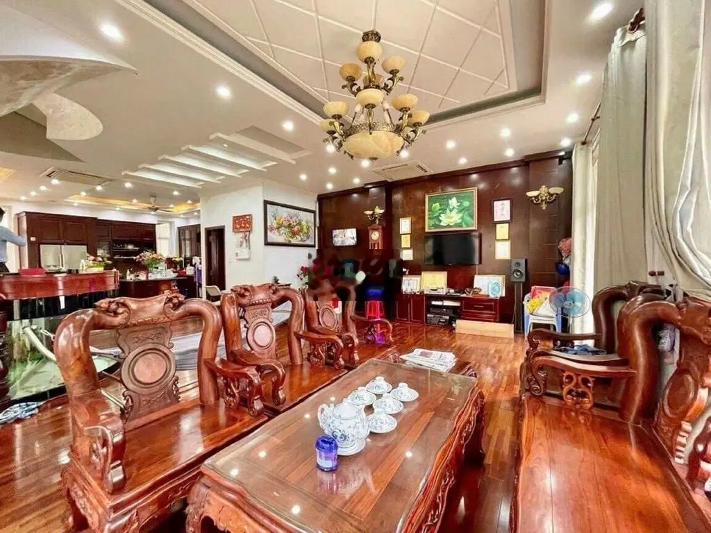 BÁN BIỆT THỰ SÂN VƯỜN CAO CẤP 5 TẦNG, BÊN SÔNG SÀI GÒN, 205M CHỈ 31 TỶ