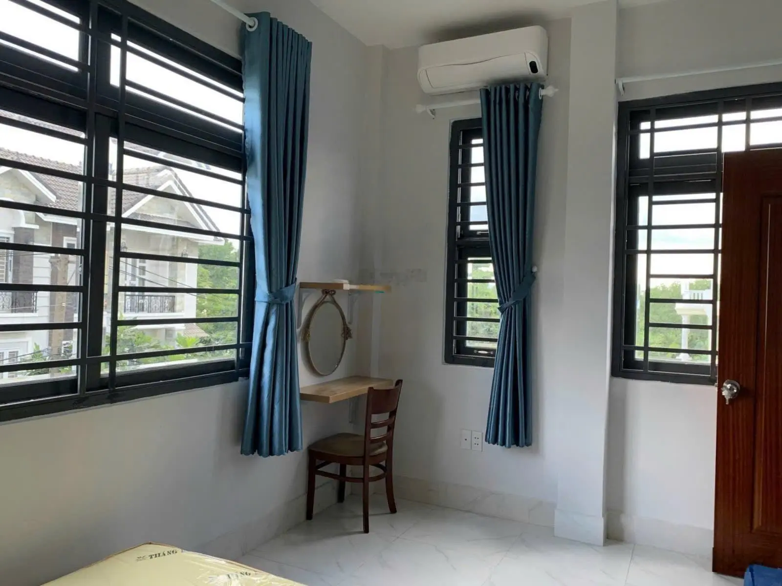 CẦN BÁN CĂN HỘ DỊCH VỤ 4 TẦNG 2 MẶT TIỀN ĐƯỜNG 10M KHU BIỆT THỰ DƯƠNG QUẢNG HÀM GÒ VẤP