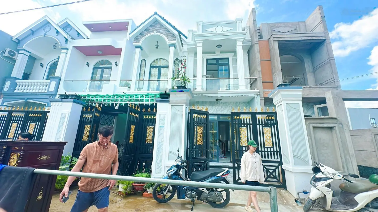Chính chủ bán nhanh nhà 104m2 ngay chợ Hưng Long Bình Chánh