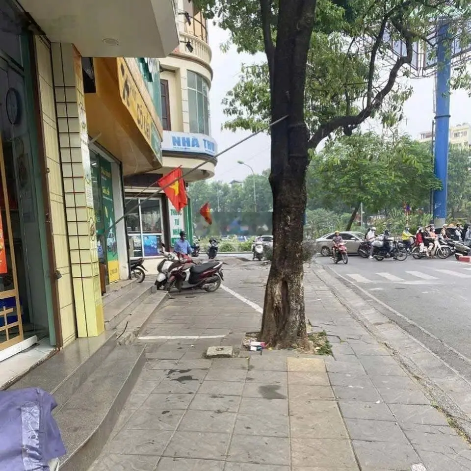 Bán nhà LÔ GÓC, MẶT PHỐ Trần Duy Hưng, Cầu Giấy, Giá 33 tỷ, DT 40.6m2/50m2 tầng 2, dòng tiền 900tr