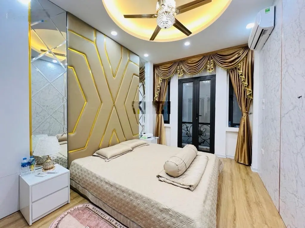 Đặng Tiến Đông, gần công viên văn hoá Gò Đống Đa, nhà mới đẹp, gần phố, giá người nhà 52m /11,2tỷ