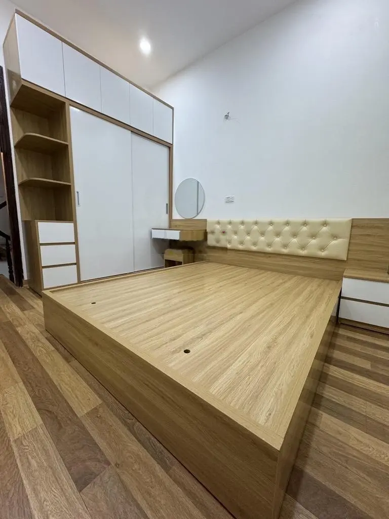 Bán nhà dân xây Ngọc Thuỵ, ô tô đỗ cửa DT 40m2 full nt