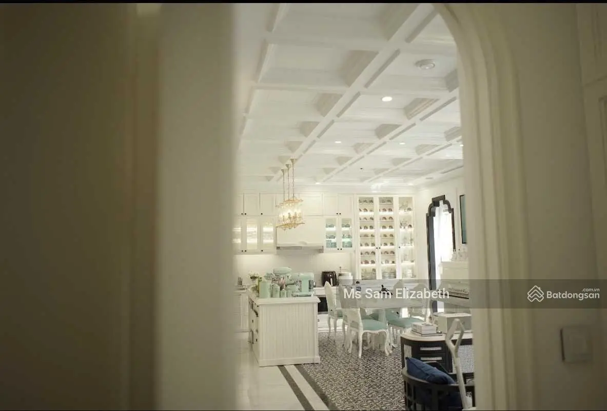 Garden Villa sân vườn - 3 phòng ngủ + 1 maid - DT 254m2 - giá 38 tỷ - full nội thất indochine