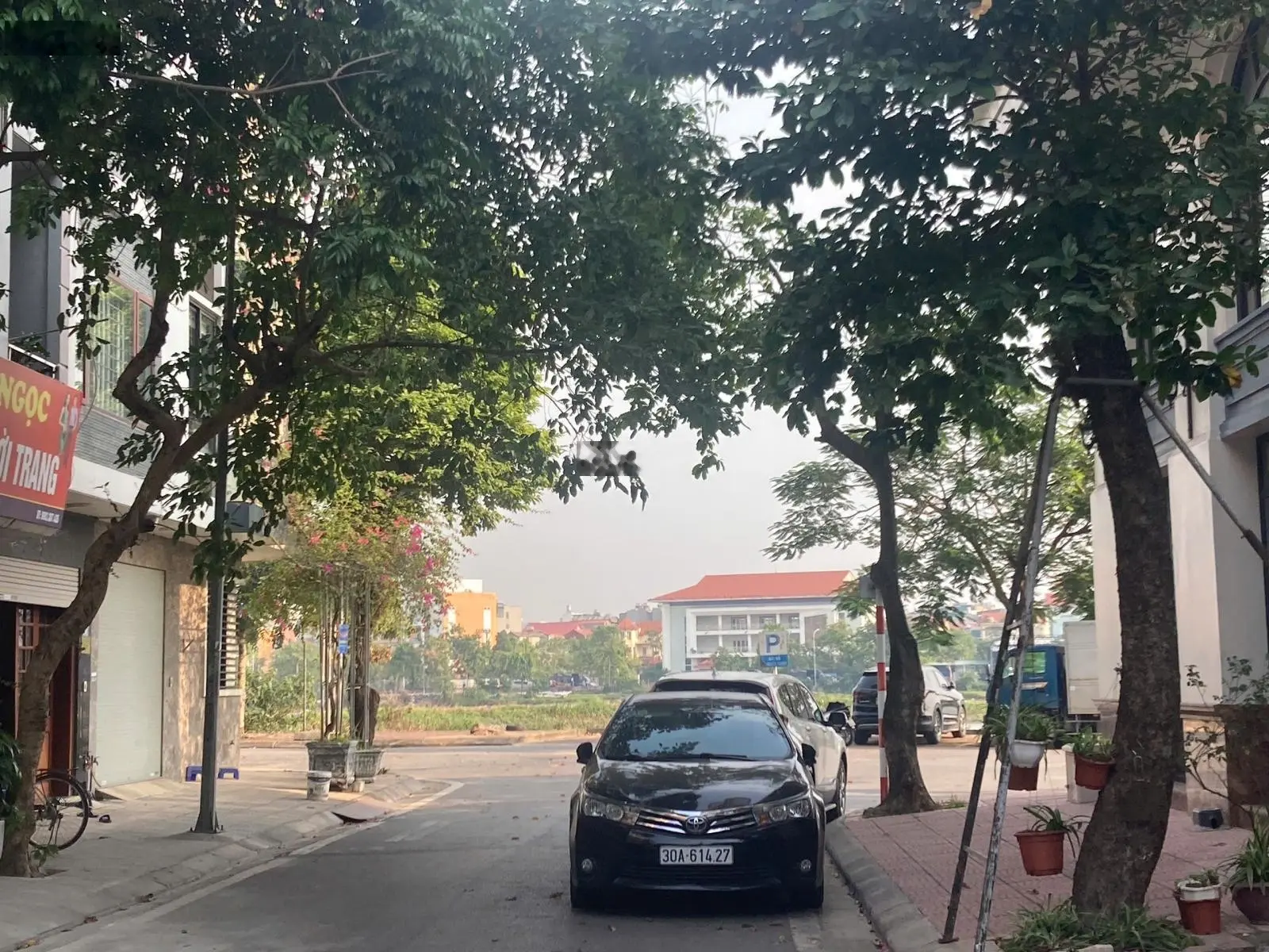 Bán 3 lô đất đẹp, vị trí đắc địa, để ở hay xây toà văn phòng tại Thạch Bàn, Long Biên, Hà Nội.