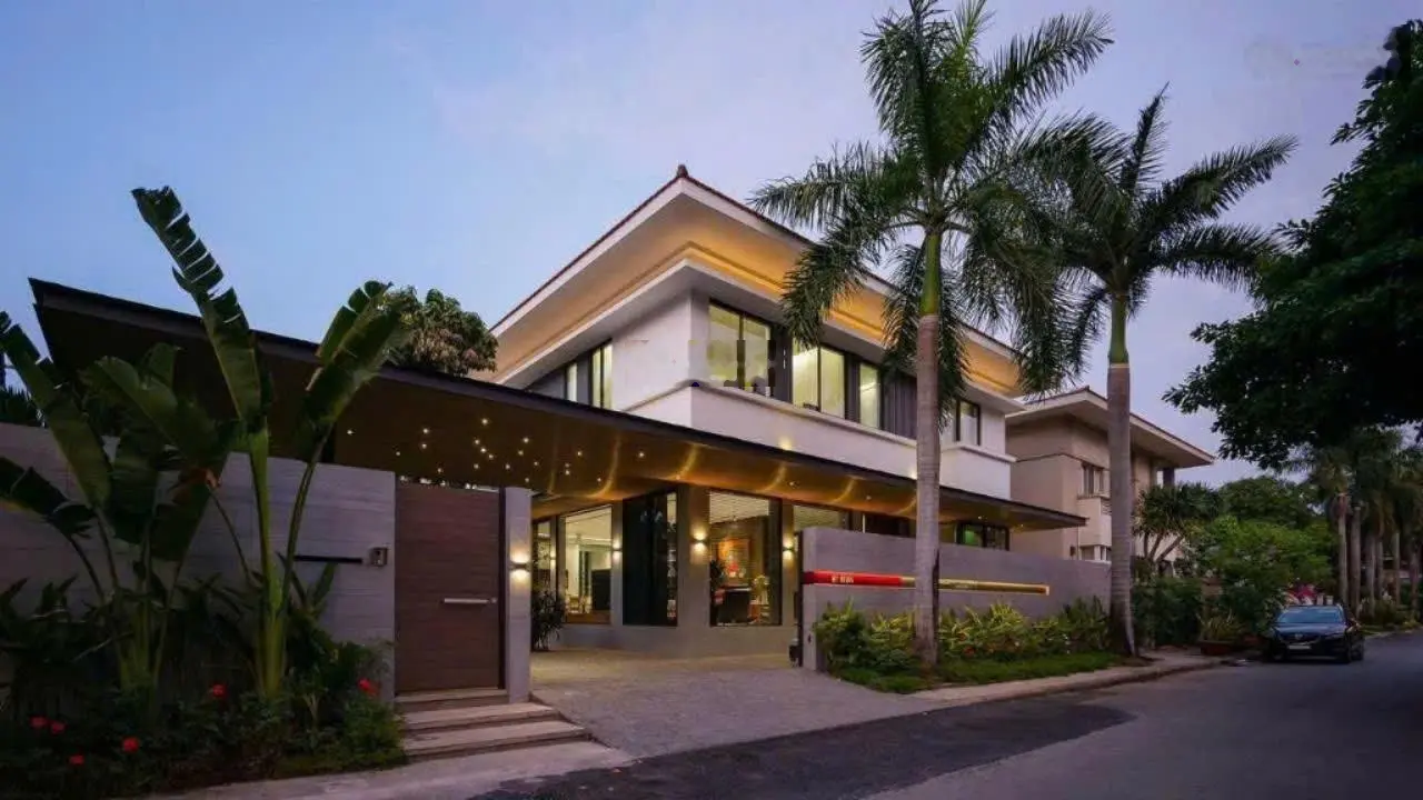 Bán biệt thự Mỹ Quang, Phú Mỹ Hưng Q7. DT 352.5m2. MT rộng 23,5m2, có gara, hồ bơi...
