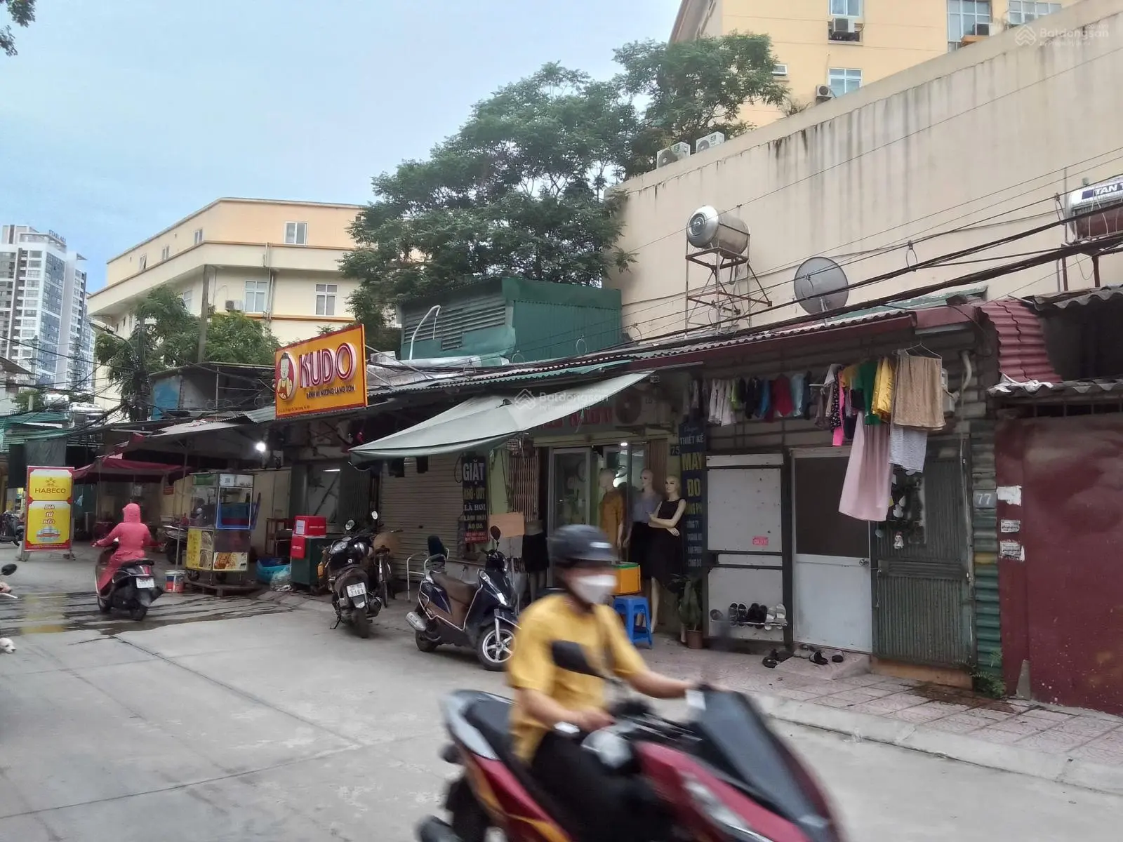 Nhà mặt ngõ to gấp đôi phố - tương lai là phố mới - oto 45 chỗ đi thông - kinh doanh cực tốt