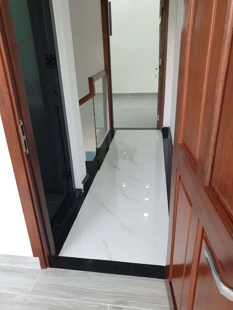Nhà 1 trệt 1 lầu DT : 4 x 16m gần giáo xứ bùi môn chợ đầu mối hóc môn