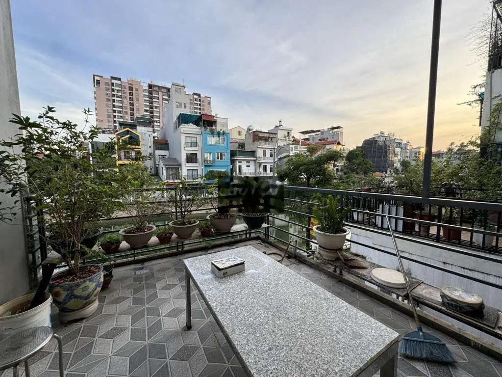 View mặt hồ tai trâu ôtô chạy quanh - 4 tầng chắc chắn - kinh doanh.