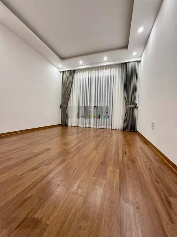 Hơn 5 tỷ, nhà 5 tầng Phố Bát Khối - Long Biên, ô tô đầu ngõ nhà, 70m ra mặt phố