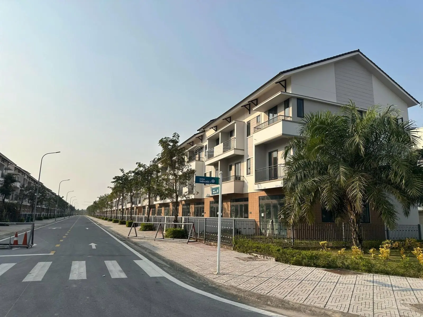Chỉ 2 tỷ sở hữu căn Shophouse 100m2 tại Centa River Side view sát Vin và SunGroup