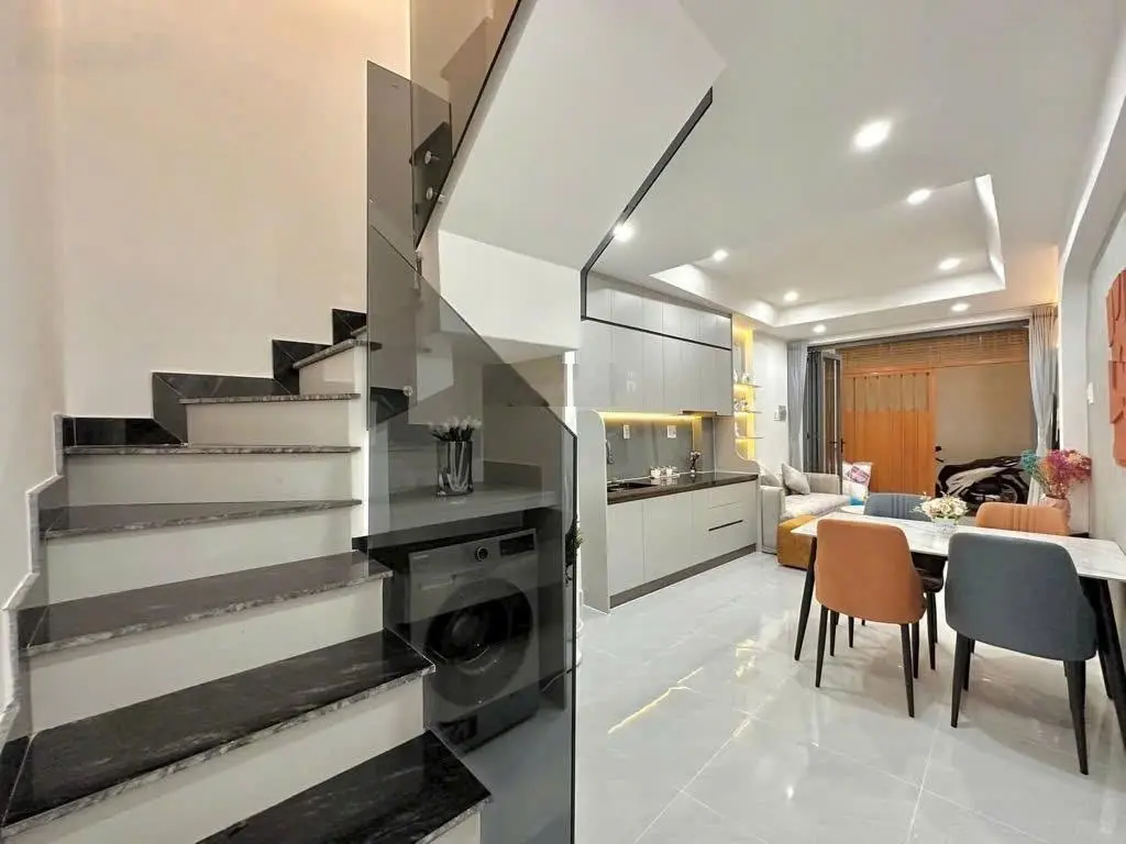 Bán nhà Tô Hiến Thành, Quận 10, DT 60m2, SHR, sẵn HĐ thuê, SHR
