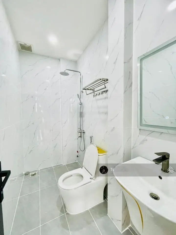 Gía cắt lỗ sâu chỉ 3 tỷ 2 ngay đường Ngô Quyền,Hiệp Phú,quận 9.Phía sau Vincom Plaza Lê Văn Việt.
