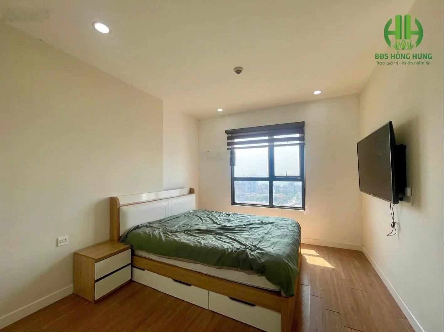 Chính chủ bán căn 3 phòng ngủ 118m2, tòa Novo, tầng đẹp giá nhỉnh 10 tỷ LH: 0918 111 ***