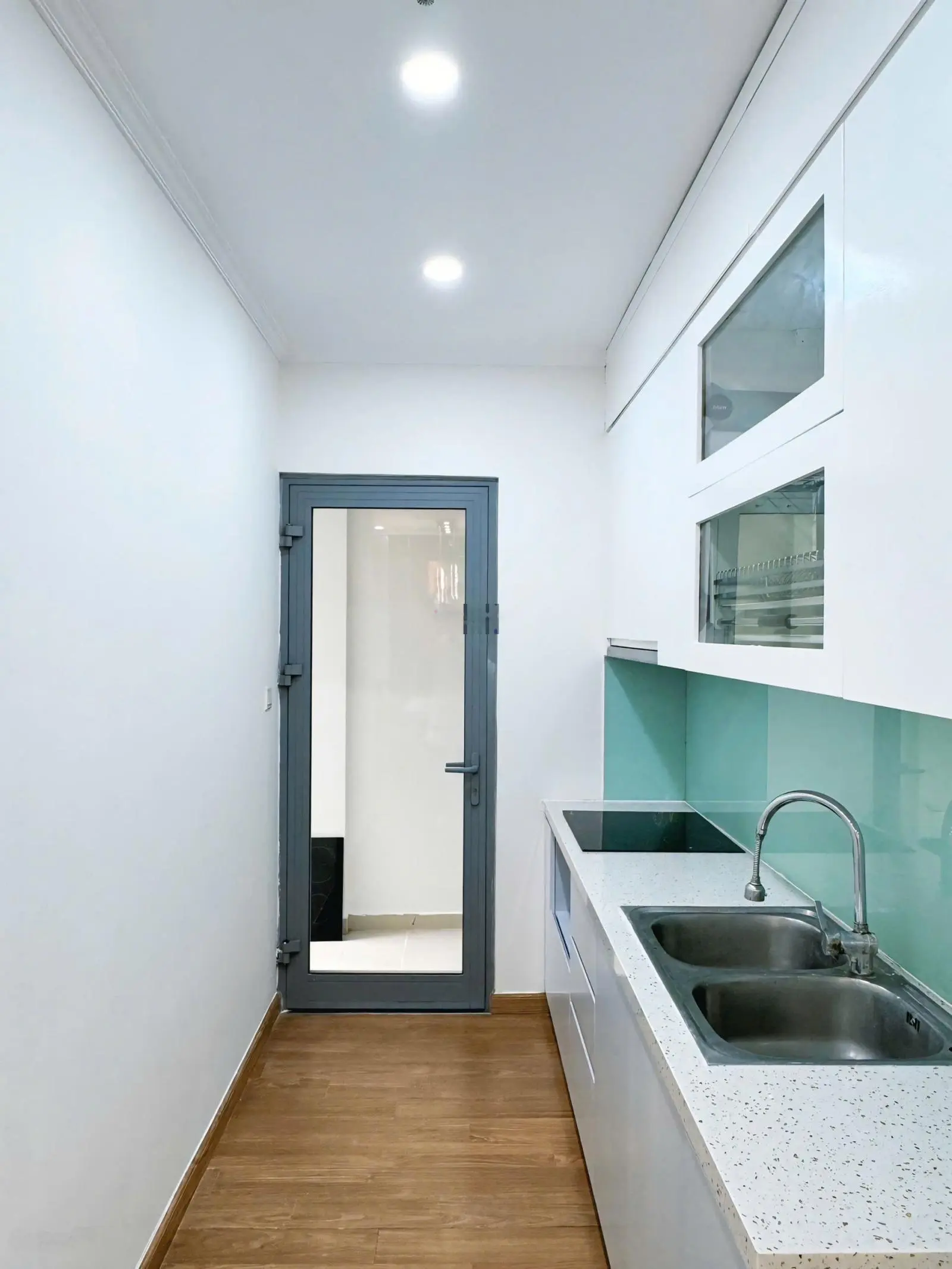 Cần bán 2 ngủ toà P10 park hill Times City vị trí trung tâm full nội thất đẹp -lh em 0908 833 ***