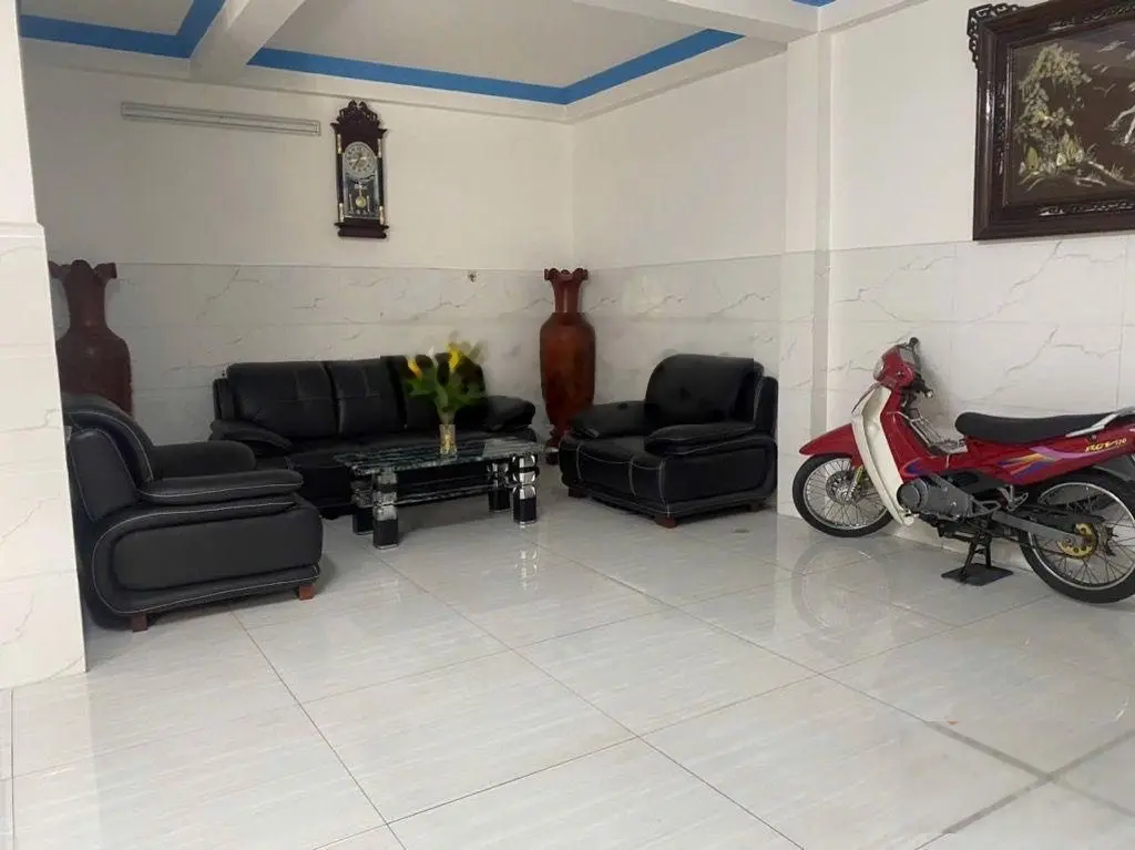 Nhà nguyễn bình, ngang 11m, xe hơ ngủ trong nhà.