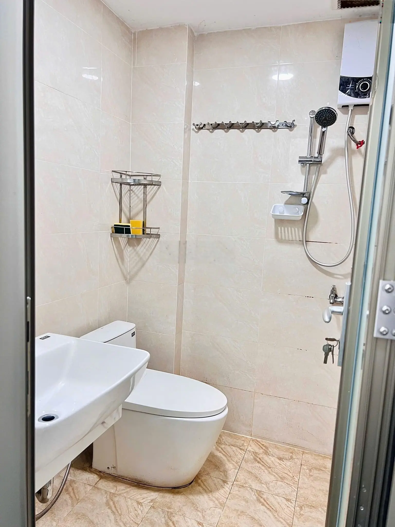 Cần bán căn hộ H2 Hoàng Diệu Q4 2pn, 2wc cách Q1, Q7 di chuyển 5phut. Xem nhà 0906 317 *** A Duy