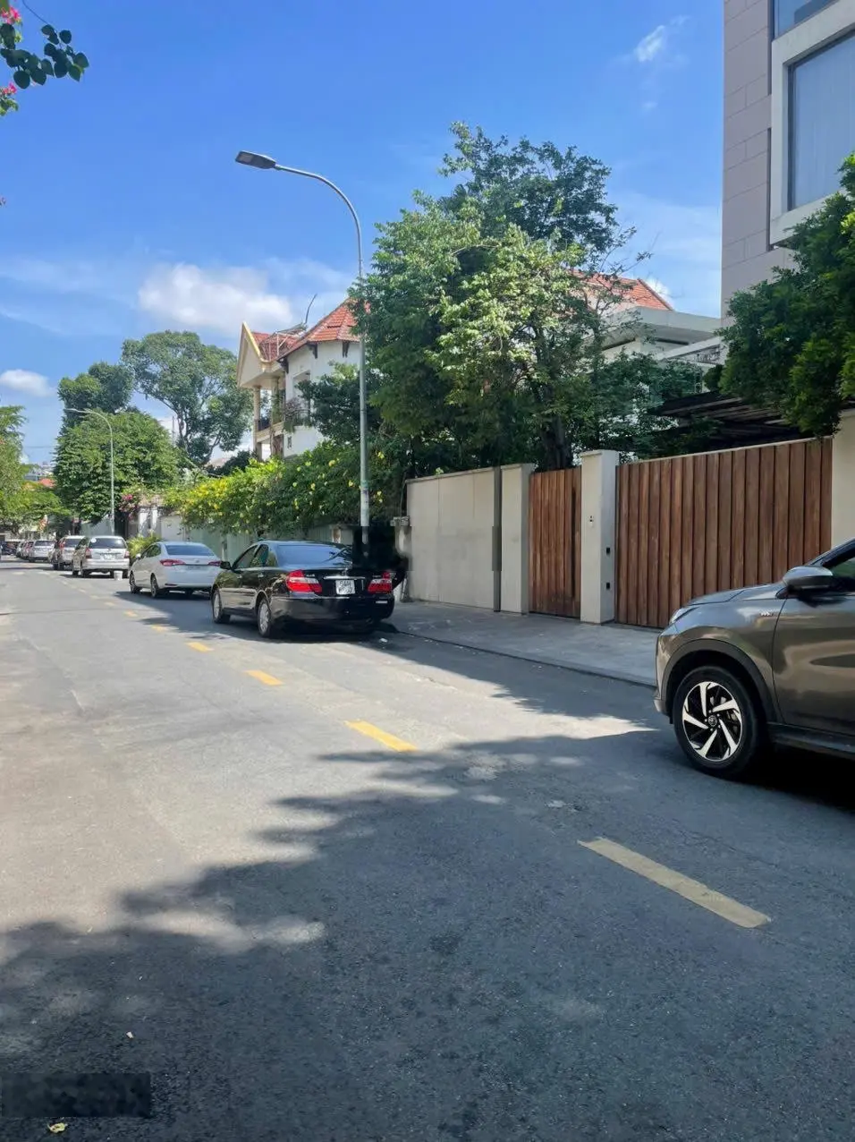 Bán biệt thự hẻm xe hơi 8m 230 đường Pasteur, P.6, Q.3 trệt lầu DT: 27m x 25m CN: 570m2, giá 130 tỷ