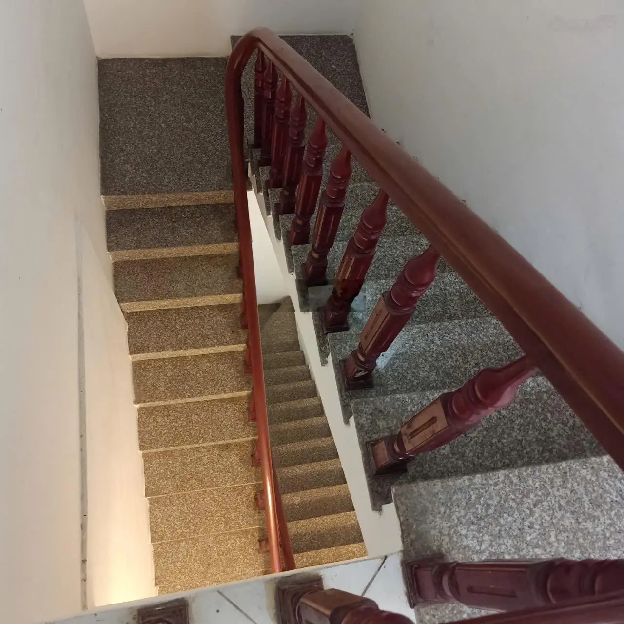 Bán nhà an dương-tây hồ-nhà dân xây khung cột chắc chắn-gần trường học-khu đông dân cư.